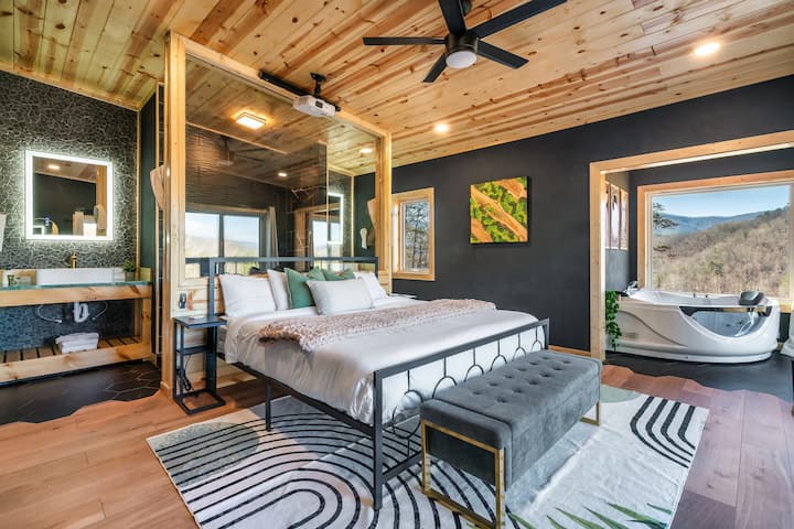 Romantic Smokies Retreat! Theatre•Style•Mtn Views