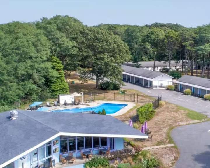 Blue Dolphin Inn