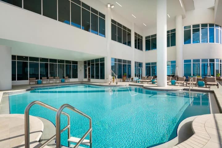 Near Lido Beach | Rooftop Pool + Free Breakfast
