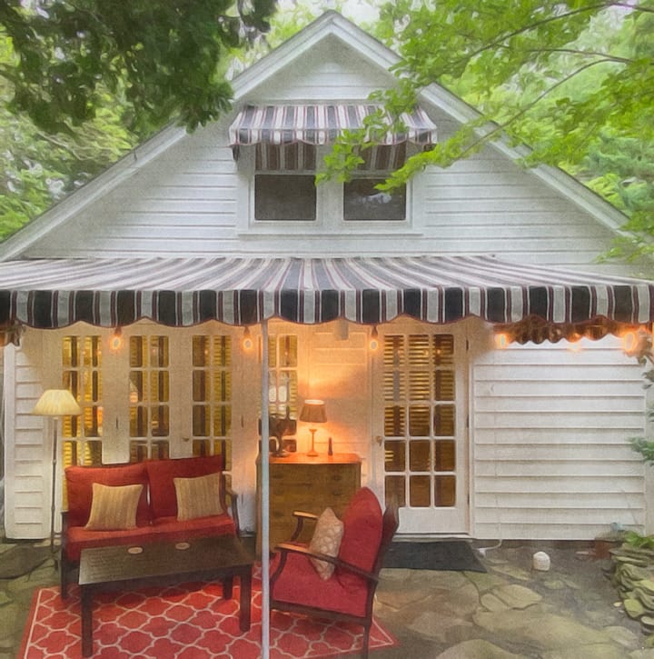 Private In-Town Garden Cottage
