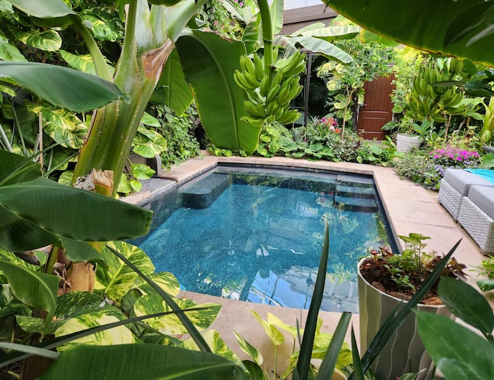 Tropical Secret Garden with heated pool