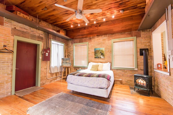 THE ART COTTAGE at historic Baldwin Radio Factory