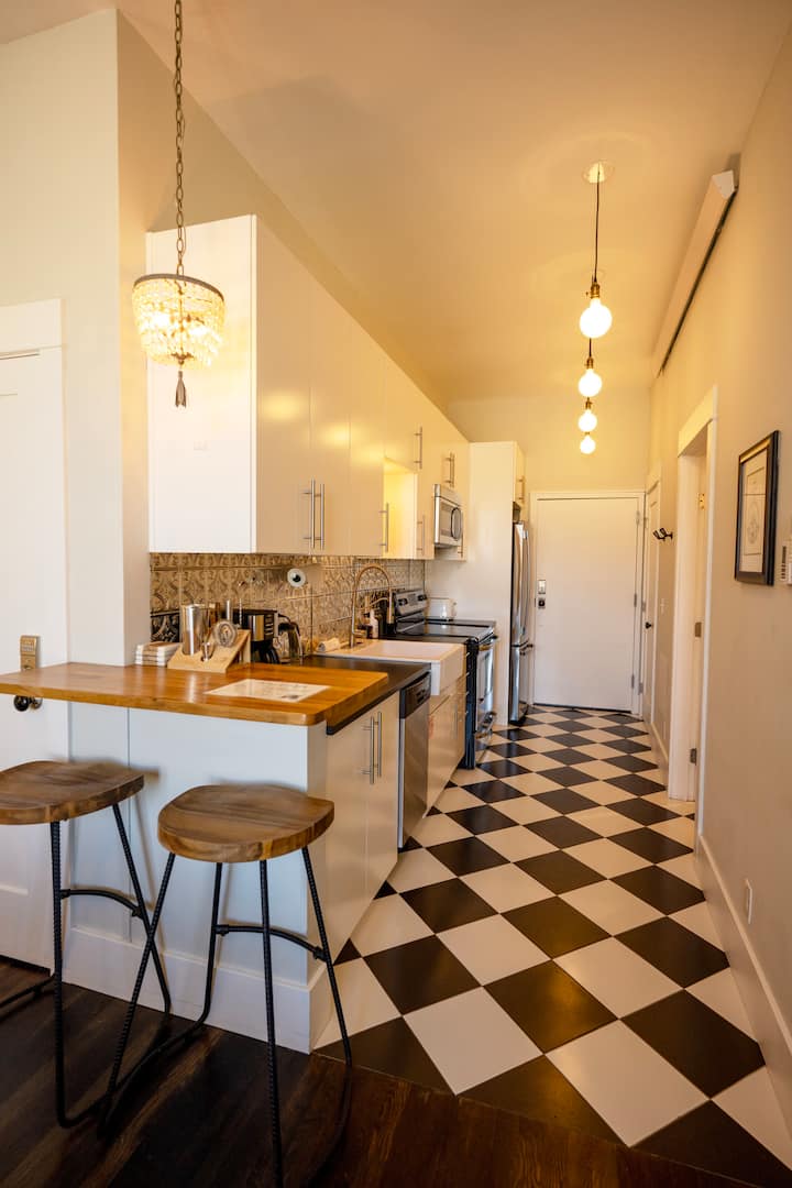 Stylish South Main Studio | Steps to River/Dining