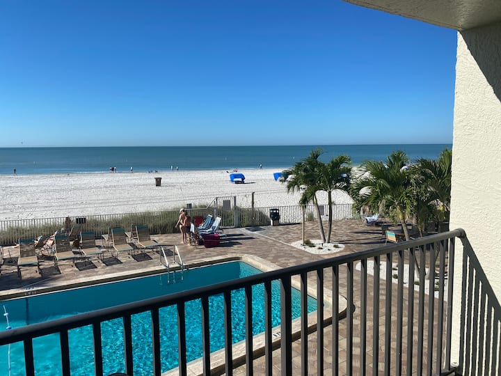 Welcome to Gulf-Front Paradise!