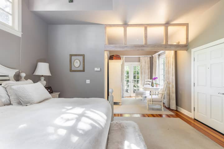 Cedar Mansion Estate & Bungalows - Burbank Suite