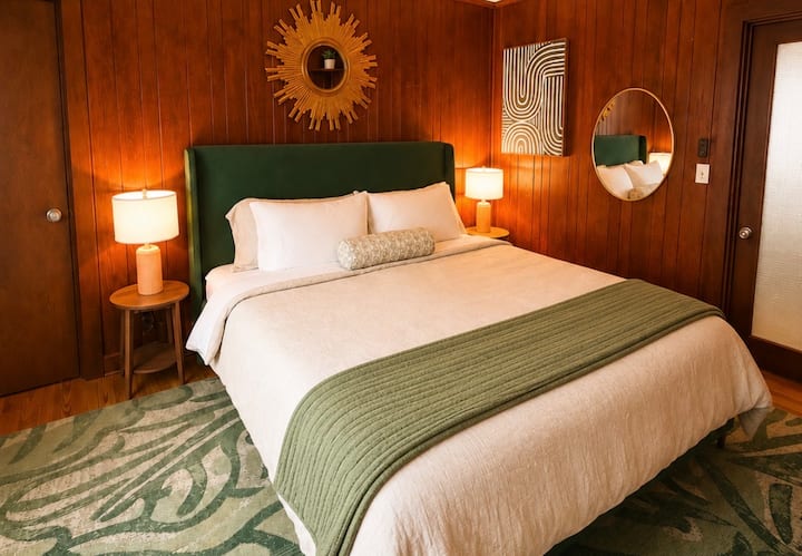 The Garden Suite at Green Turtle Inn + Golf Cart!