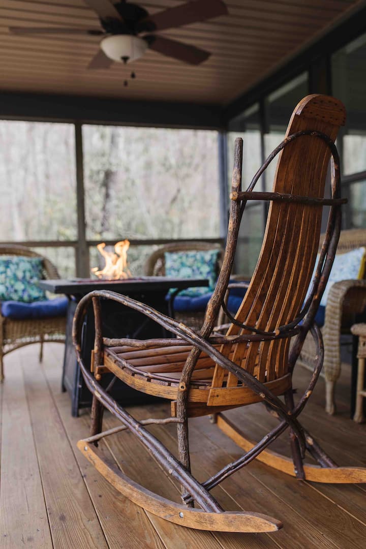 Private-inTown, King, XLPorch, WiFi, Nature, W&D