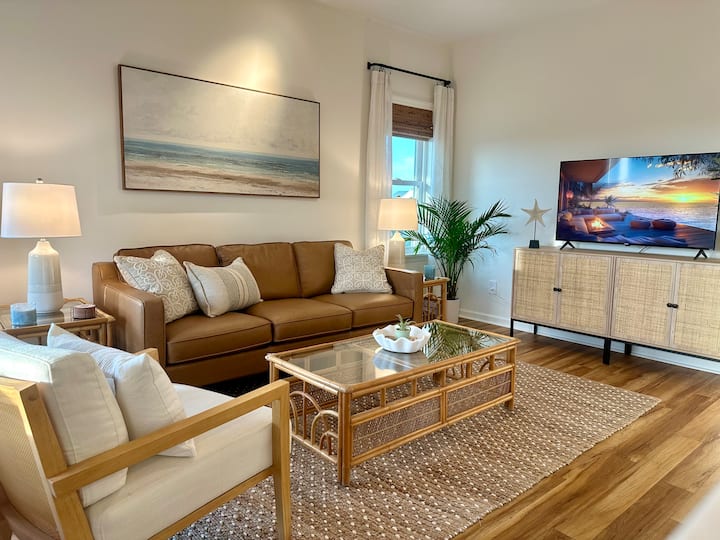 Island Breeze - Beachside Condo with Pool!