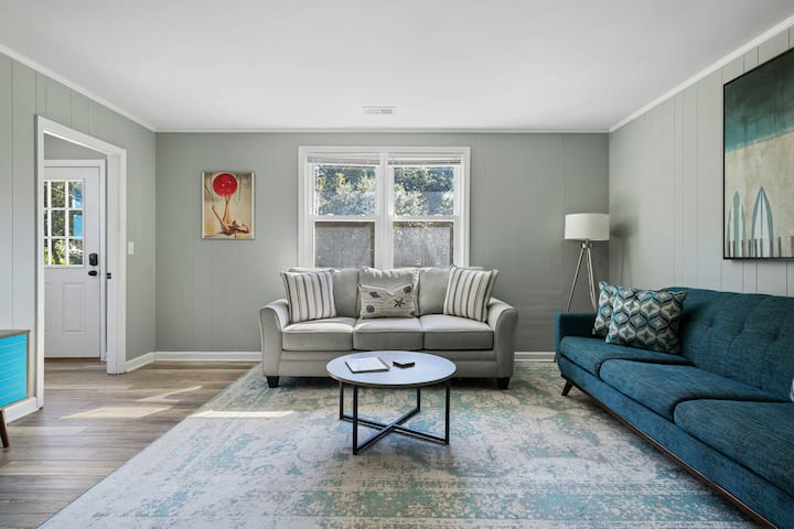 Folly Beach - 2 Blocks to Beach - Sleeps 6!