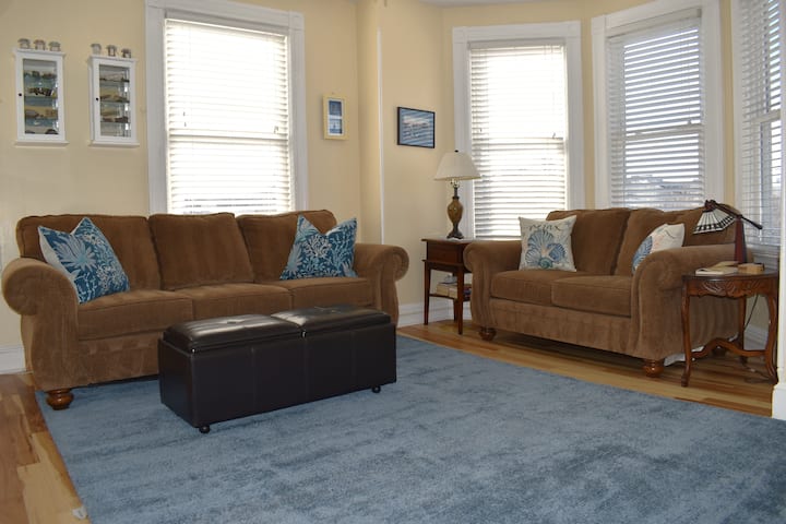 Lovely 1 bedroom apartment with an ocean view