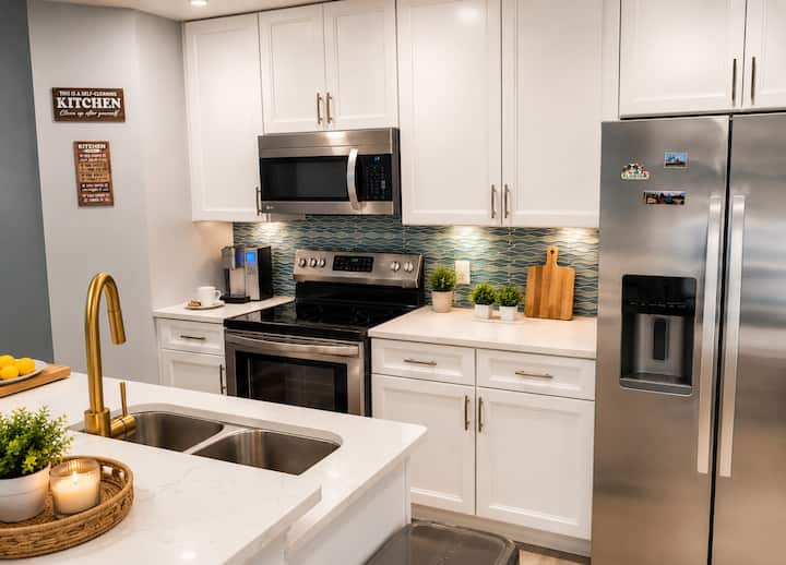 Luxury Escape w/ Private Pool Near Disney