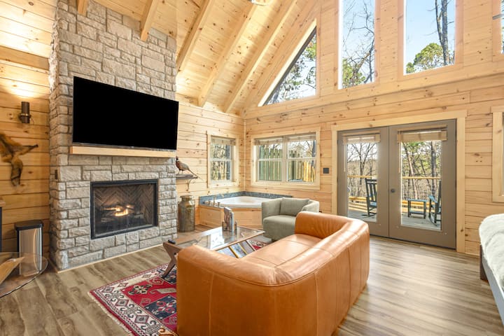 Idyllic, Modern Log Cabin-Nestled in the Pines!