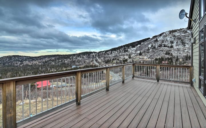 Modern Anchorage Home w/ Breathtaking View!
