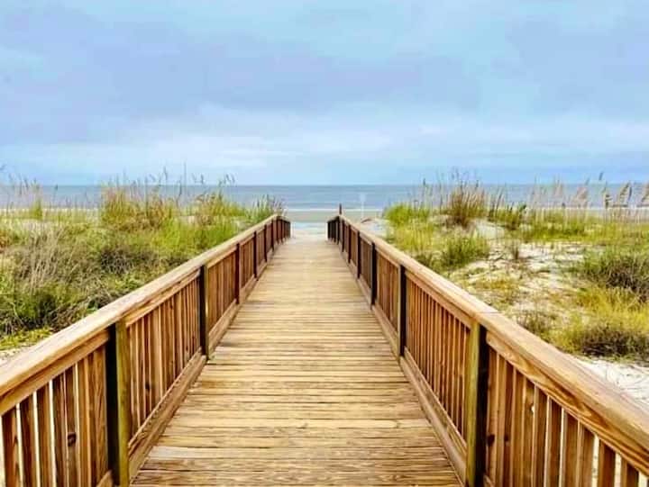 Ocean View & Steps to Beach! Remodeled HHBT Condo
