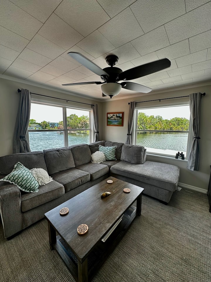 Waterfront home in Crystal river w/ private dock
