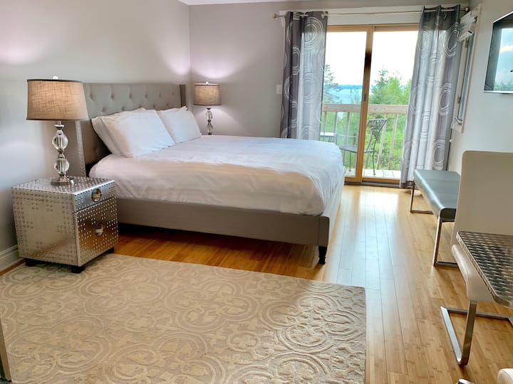 Applewood 206, Private Unit, Bridge & Water Views