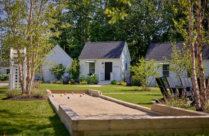 The Wanderer | Adults-Only Studio Cottage + Pool