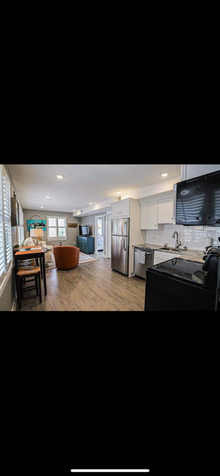 Updated condo in great location.
1 queen bed