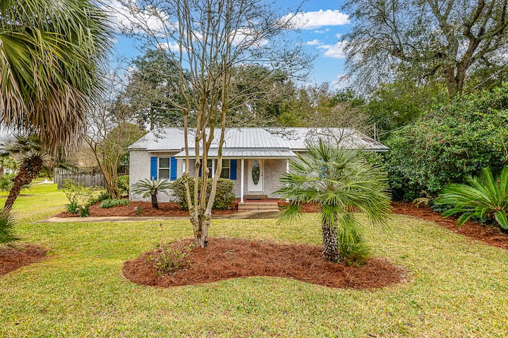 St. Simons "Blue Crab" Beach Cottage on South End