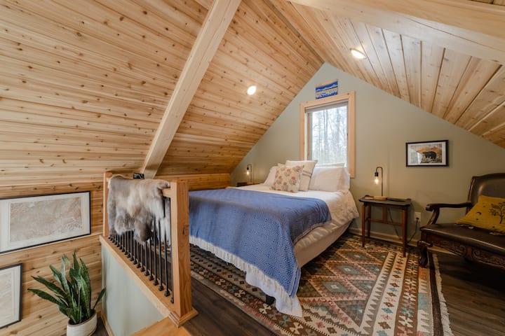 Modern and Cozy Talkeetna Cabin Near Trails