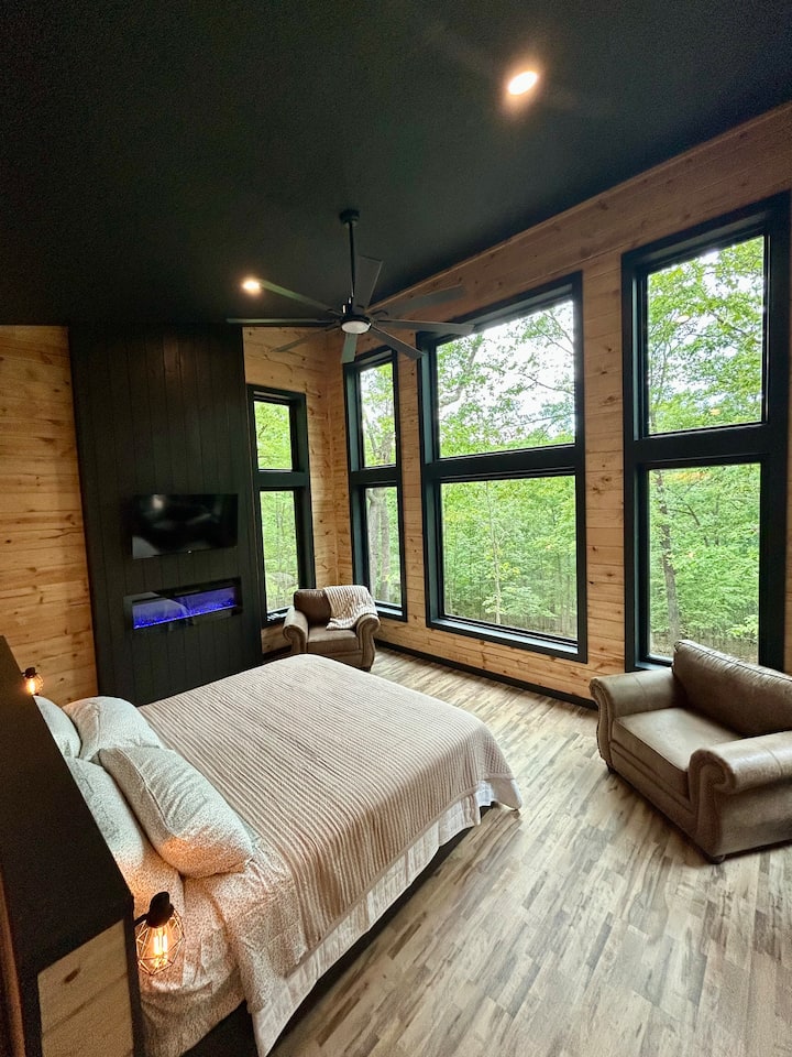 Treehouse 1- Private Hot Tub - Firepit-  Pets