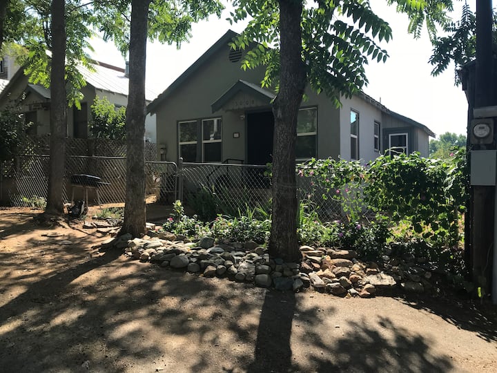 Vicki's Little Cottage C