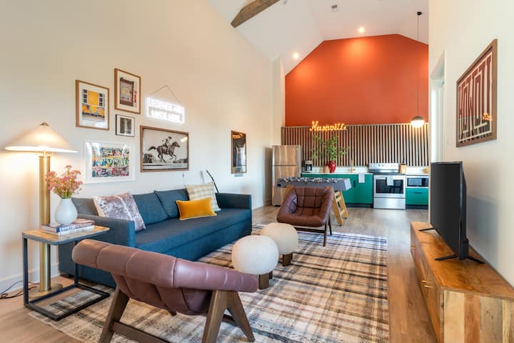 The Conway | 2 BDR Suite in Germantown w Balcony