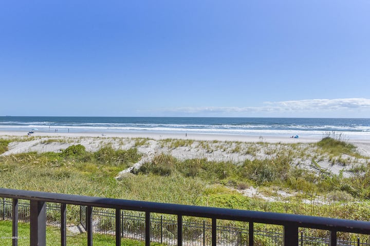 Oceanfront Paradise, Steps from the Beach!