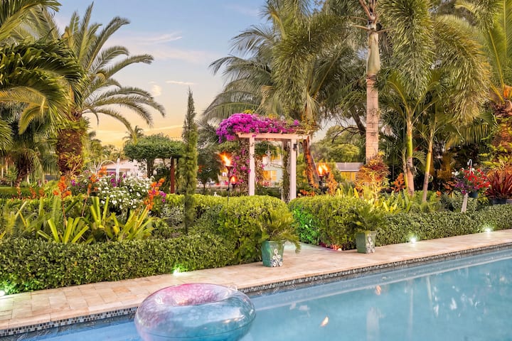 El Parayso pet friendly Tropical Oasis