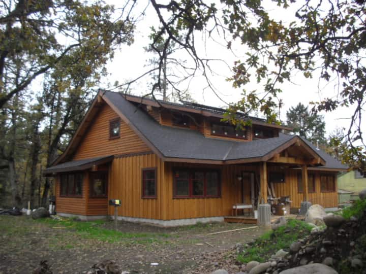 Hood River OR Riverfront Timber Frame Studio Apt