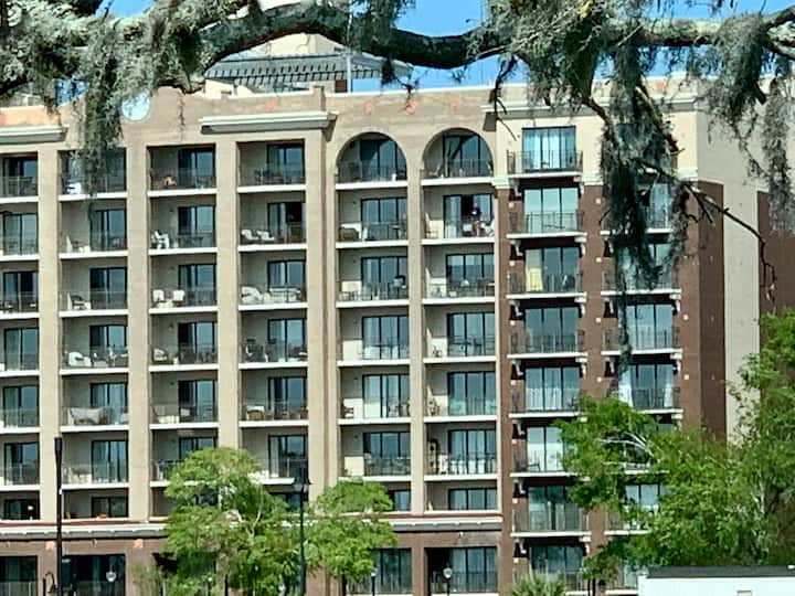 Hank's Villa - 6th floor - Waterfront