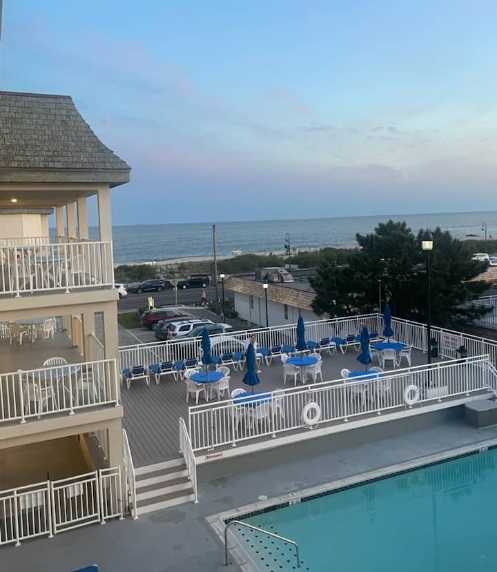 Beachfront 2 Bedroom In Town