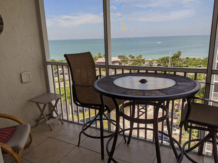 Stay in The Luxe Penthouse-5 Star Luxury Thruout