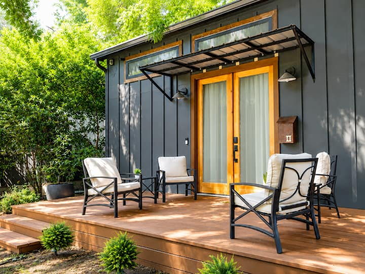 Mid-Century Tiny House | Near Rainey & Downtown