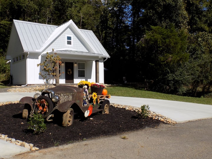 Smoky Mtn/Townsend home w/firepit & river access