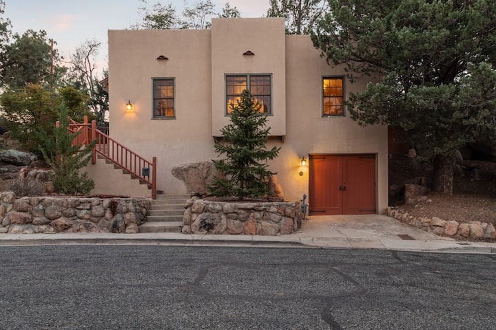 Frankie's Mile High Cottage on Historic Park Ave