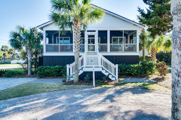 Dog-friendly cottage w/ deck & grill near beach