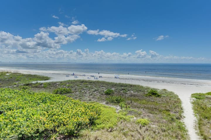 100+ 5 Star Reviews and Right on The Beach!