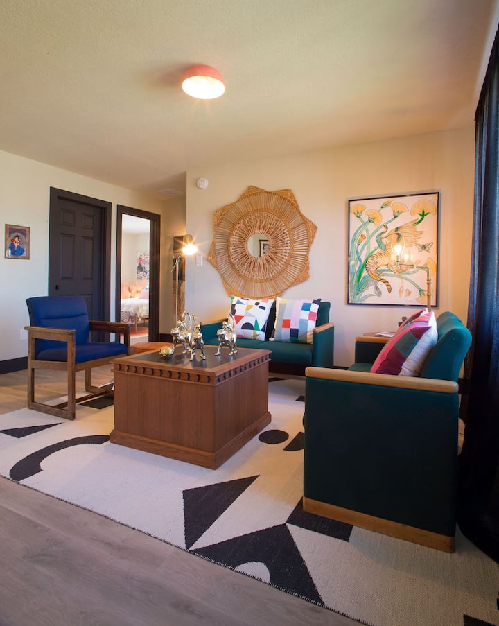 Stylish & Eclectic Modern 2/1 Apt - WeAreJoyful