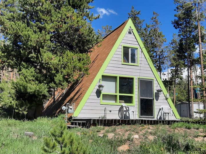 Silverthorne Cabin in the woods, views of mnts!