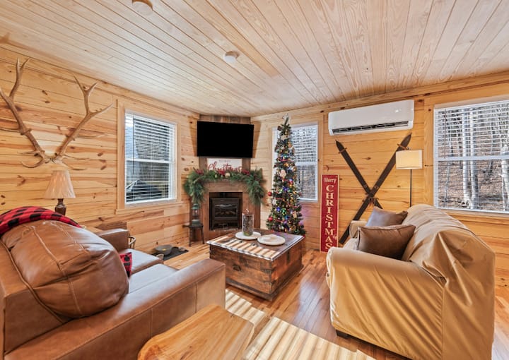 Mountain View Cottage-Cozy Charm, Pet Friendly
