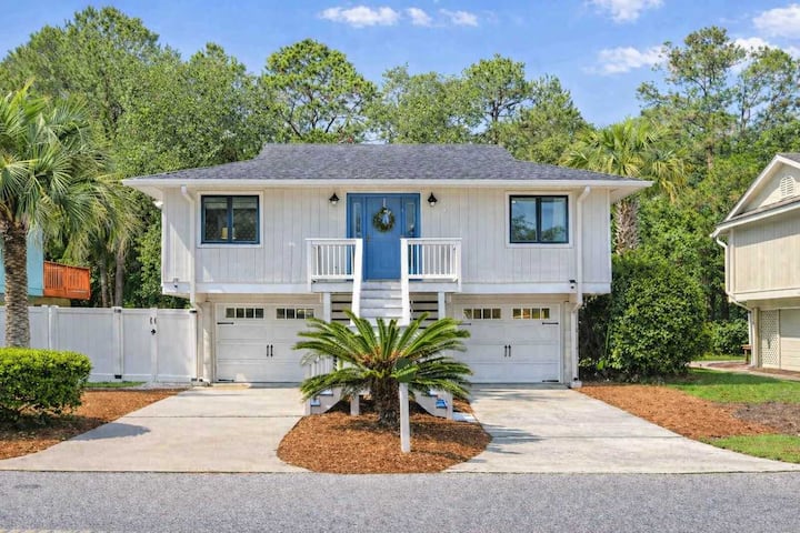 Newly Renovated/Walk to Beach/Hot Tub/Game Patio