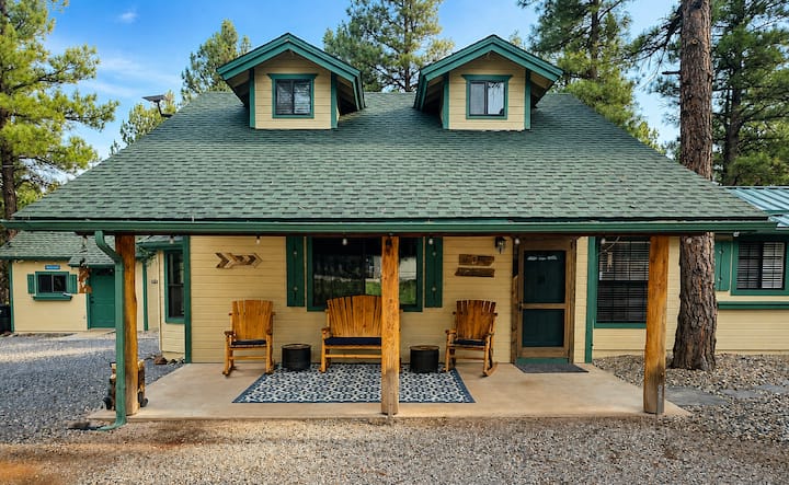Private Cabin Pines • Lake Walk • Dogs • Fire Pit