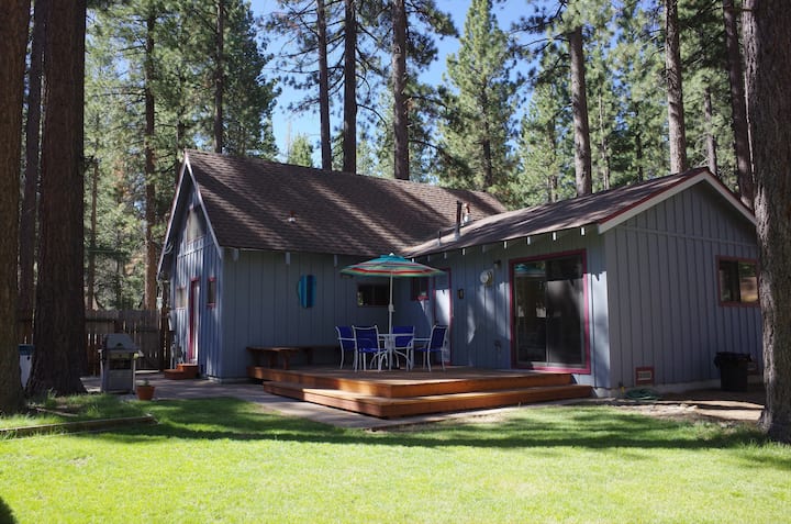 Inviting cabin in great location!