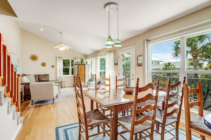 Relaxing Oceanside Home w/ Decks & Beach Access