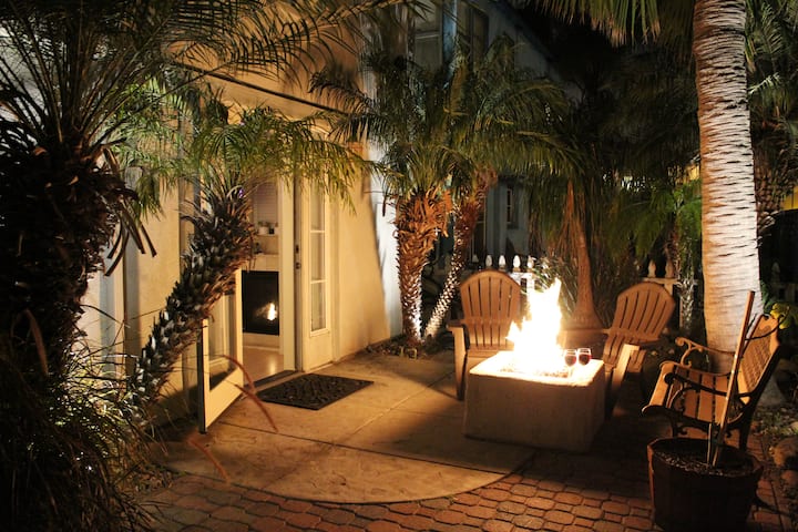 Beach Getaway ♥Romantic Patio& Fire ☝Remote Office