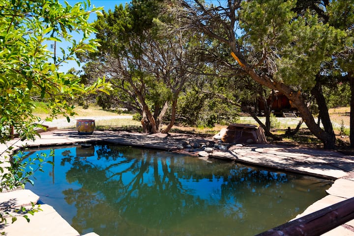 Five Level Artist Retreat on Tano Road - Sleeps 8+