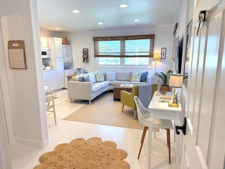 Deluxe King on 96th Street (Dragonfly Condo)