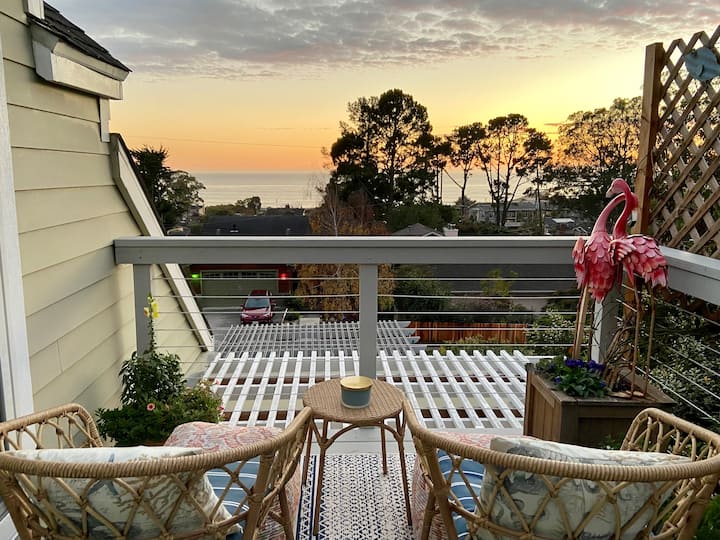Oceanview Penthouse, Stylish, Walking to Beach