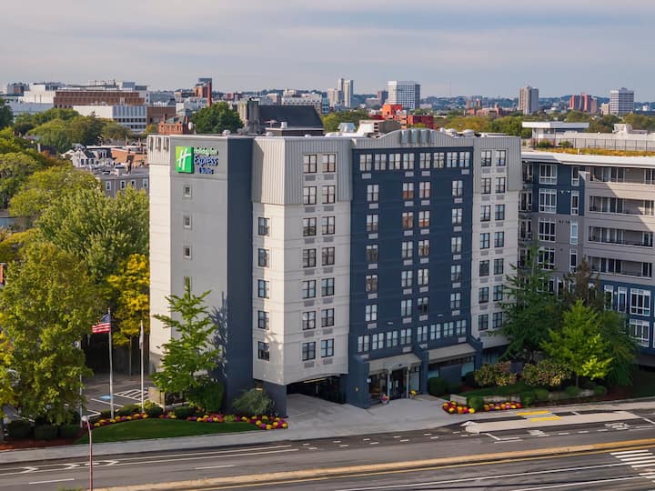 Minutes to MIT | Free Breakfast & Wi-Fi